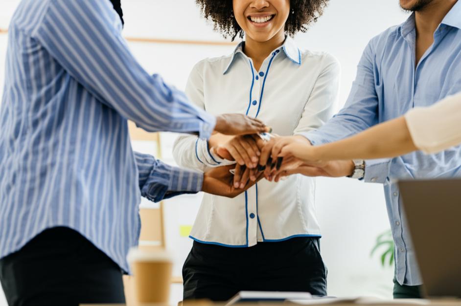 Gắn Kết Nhân Viên: Bí Quyết Xây Dựng Đội Ngũ Vững Mạnh & Hiệu Suất Cao 1 Gắn Kết Nhân Viên: Bí Quyết Xây Dựng Đội Ngũ Vững Mạnh & Hiệu Suất Cao
