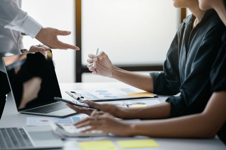 Quản lý hiệu suất và đánh giá nhân viên: Bí quyết xây dựng đội ngũ hùng mạnh 1 Quản lý hiệu suất và đánh giá nhân viên: Bí quyết xây dựng đội ngũ hùng mạnh