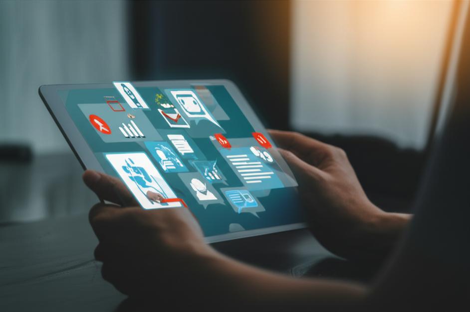 Tự động hóa Livestream bằng AI: Nâng tầm trải nghiệm bán hàng trực tuyến 2 Giao diện livestream bán hàng tích hợp AI với chatbot và phân tích dữ liệu.