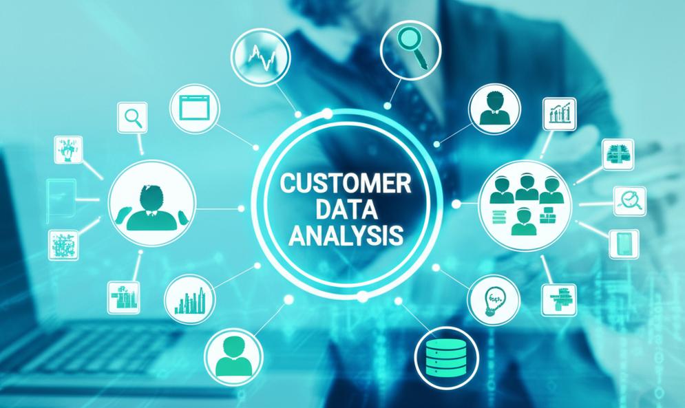 Phân Tích Dữ Liệu Khách Hàng: Chìa Khóa Vàng Mở Cánh Cửa Thành Công Kinh Doanh 5 Biểu đồ và dữ liệu khách hàng được kết nối, thể hiện sự hiểu biết sâu sắc về hành vi và nhu cầu của khách hàng.