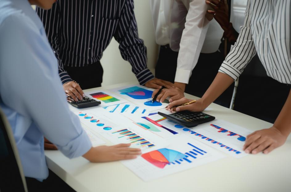 Lời Khuyên Kiểm Toán Đỉnh Cao: Nâng Tầm Quản Lý Tài Chính Doanh Nghiệp 7 Chuyên gia tài chính thảo luận về báo cáo kiểm toán.