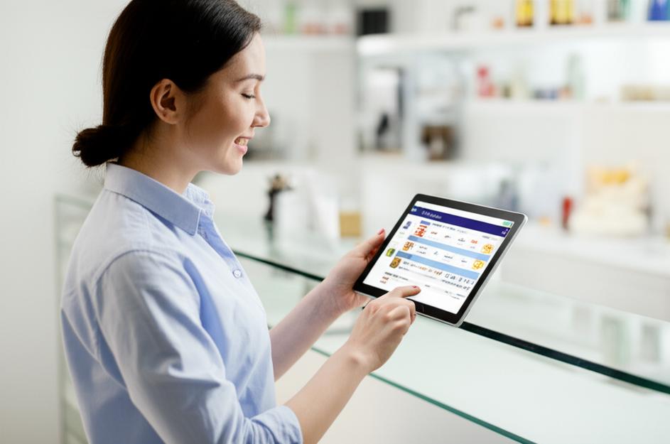 Phần Mềm Quản Lý Bán Hàng Offline: Giải Pháp Tối Ưu Cho Hộ Kinh Doanh 1 Giao diện phần mềm quản lý bán hàng trên máy tính bảng tại quầy.