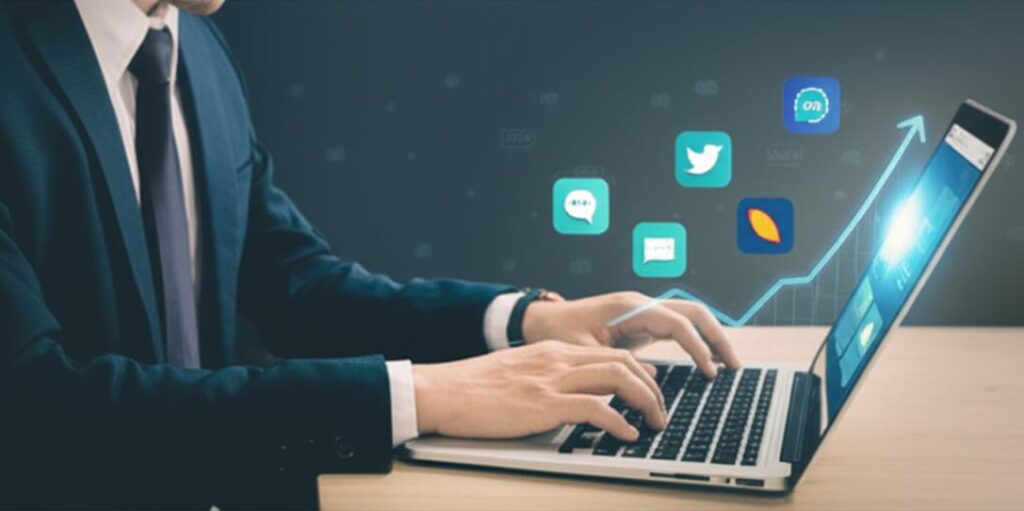 Chi Phí Quảng Cáo Zalo: Hướng Dẫn Chi Tiết và Tối Ưu Ngân Sách Hiệu Quả 5 Doanh nhân Việt Nam tối ưu quảng cáo Zalo trên laptop.