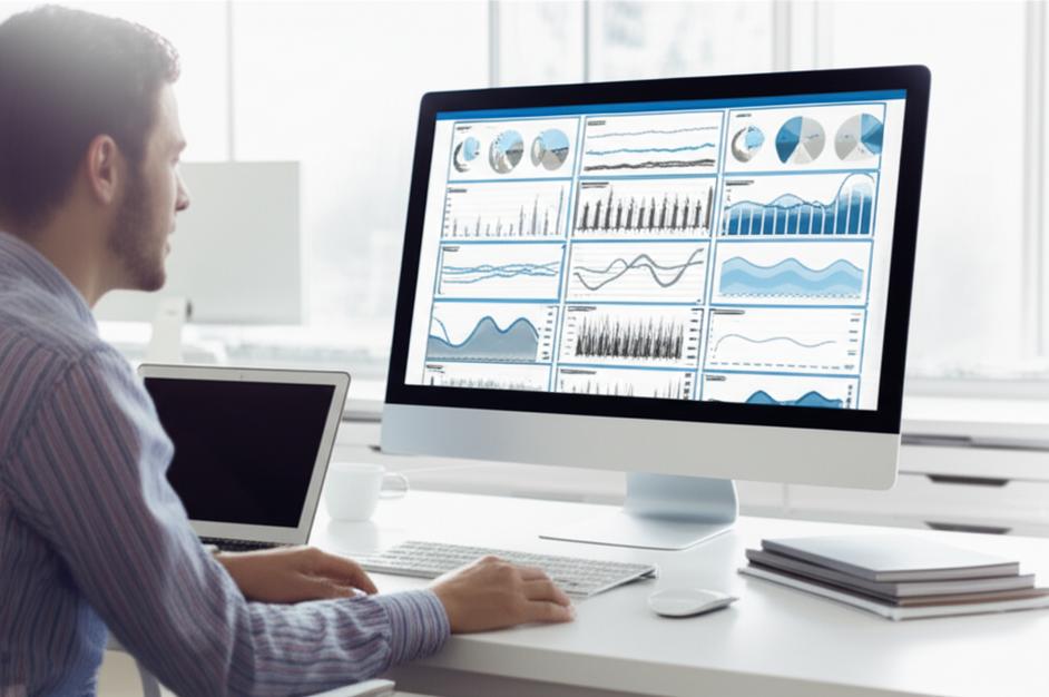 Bảng điều khiển phân tích dữ liệu trên màn hình máy tính hiện đại.