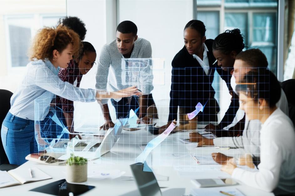 Nhóm người đa dạng hợp tác kinh doanh trong văn phòng hiện đại, thể hiện sự chia sẻ và tăng trưởng.