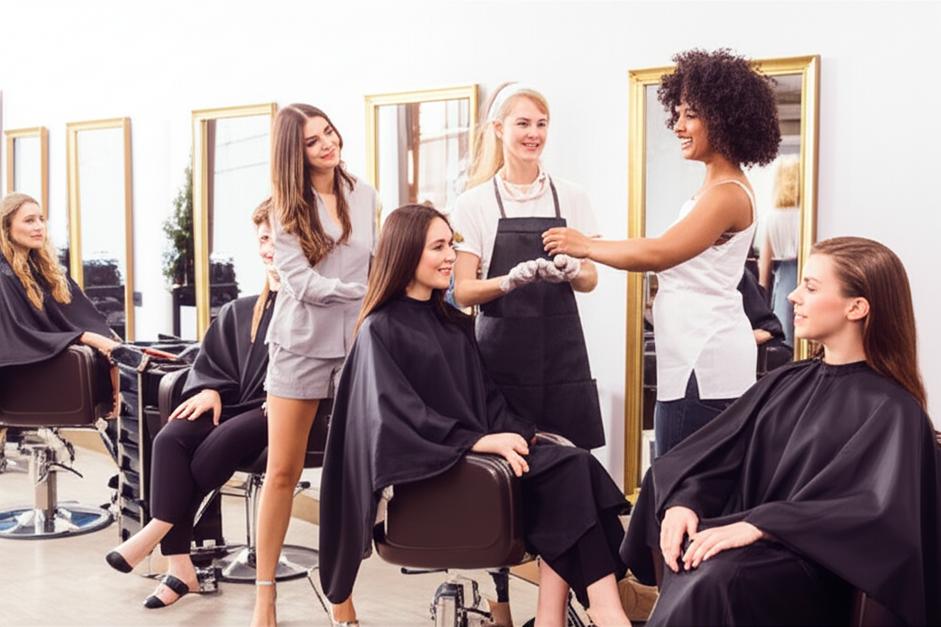 Salon tóc hiện đại, tư vấn làm tóc chuyên nghiệp.
